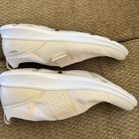 Women’s Copper Fit size 8.5 shoes, in like new condition. - Picture 5 of 6